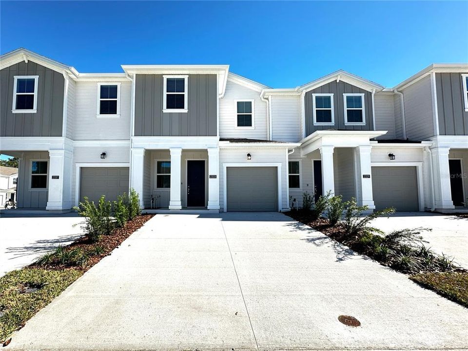 Recently Rented: $2,400 (3 beds, 2 baths, 1797 Square Feet)