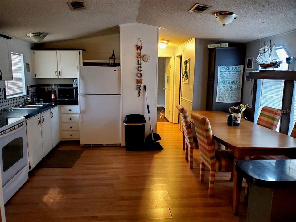 For Sale: $188,950 (3 beds, 2 baths, 1140 Square Feet)