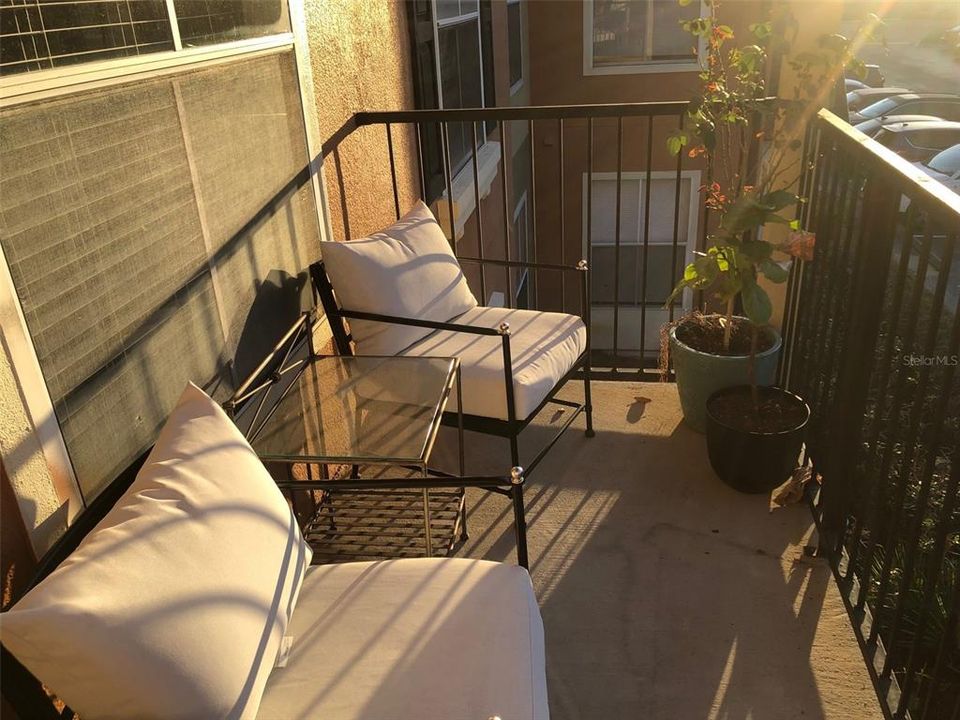 Recently Sold: $179,900 (1 beds, 1 baths, 713 Square Feet)