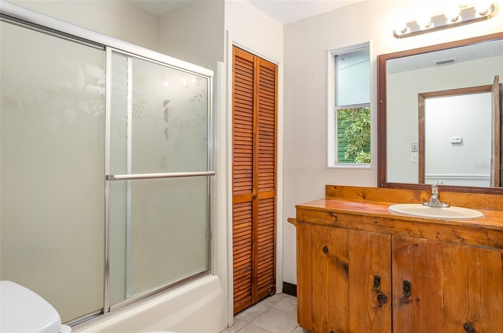 Недавно продано: $225,000 (2 спален, 2 ванн, 1236 Квадратных фут)
