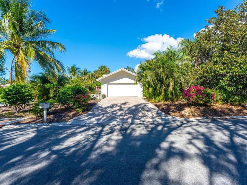 Recently Sold: $795,000 (3 beds, 3 baths, 2283 Square Feet)