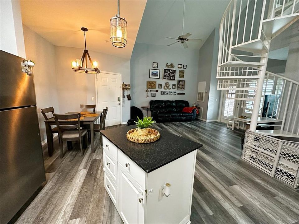 For Sale: $269,900 (3 beds, 3 baths, 1143 Square Feet)