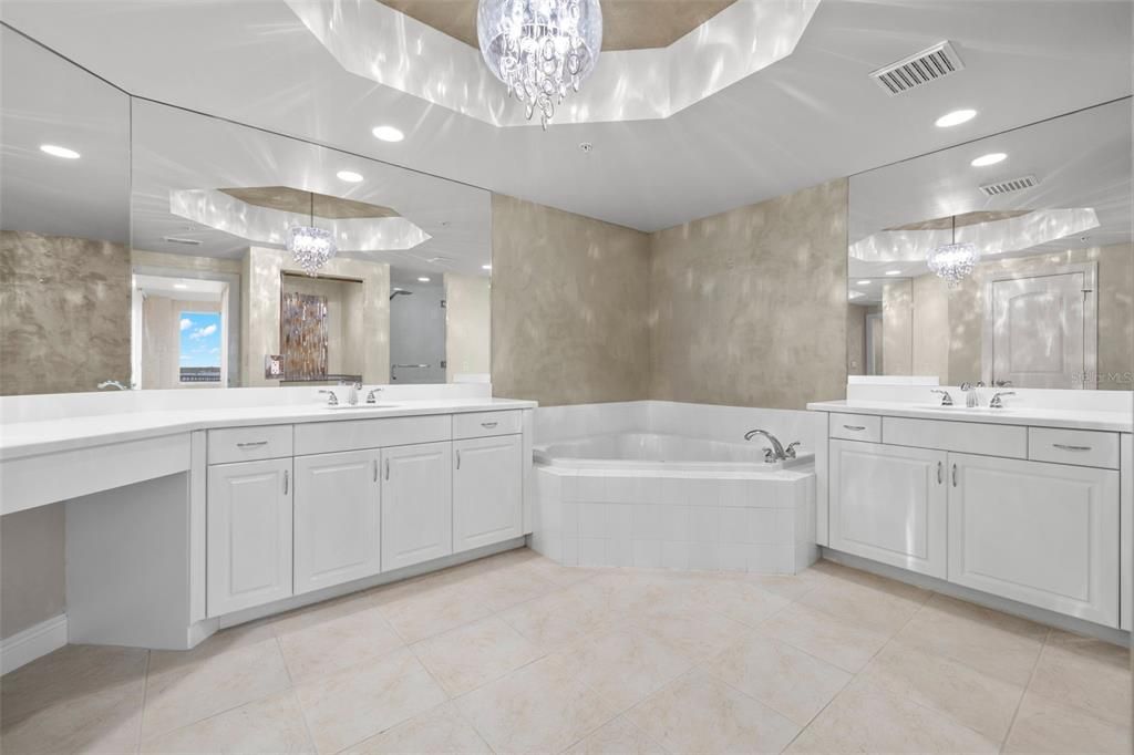 最近售出: $585,000 (3 贝兹, 2 浴室, 2230 平方英尺)