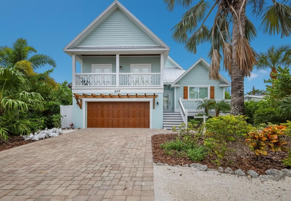 Recently Sold: $2,295,000 (5 beds, 3 baths, 1921 Square Feet)