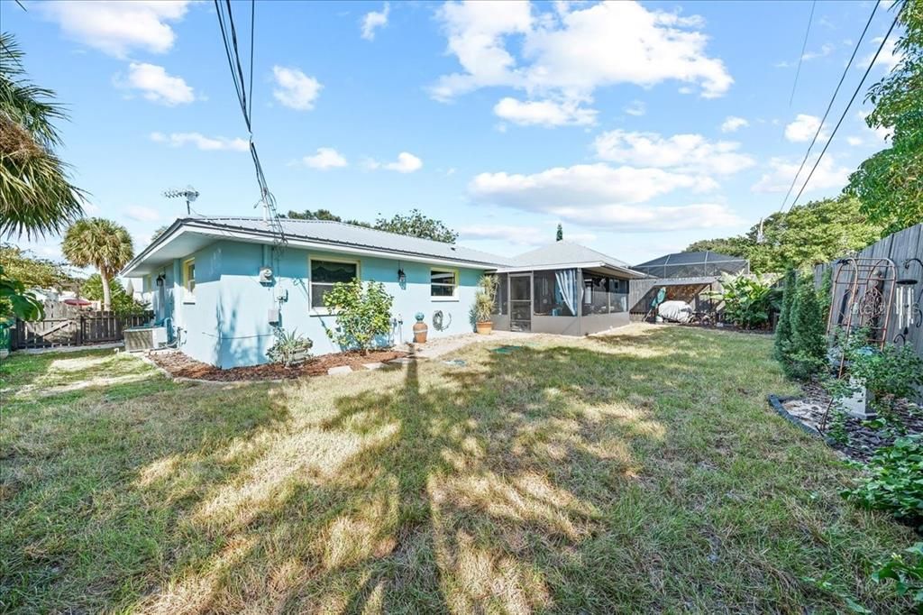 For Sale: $639,500 (3 beds, 2 baths, 1563 Square Feet)