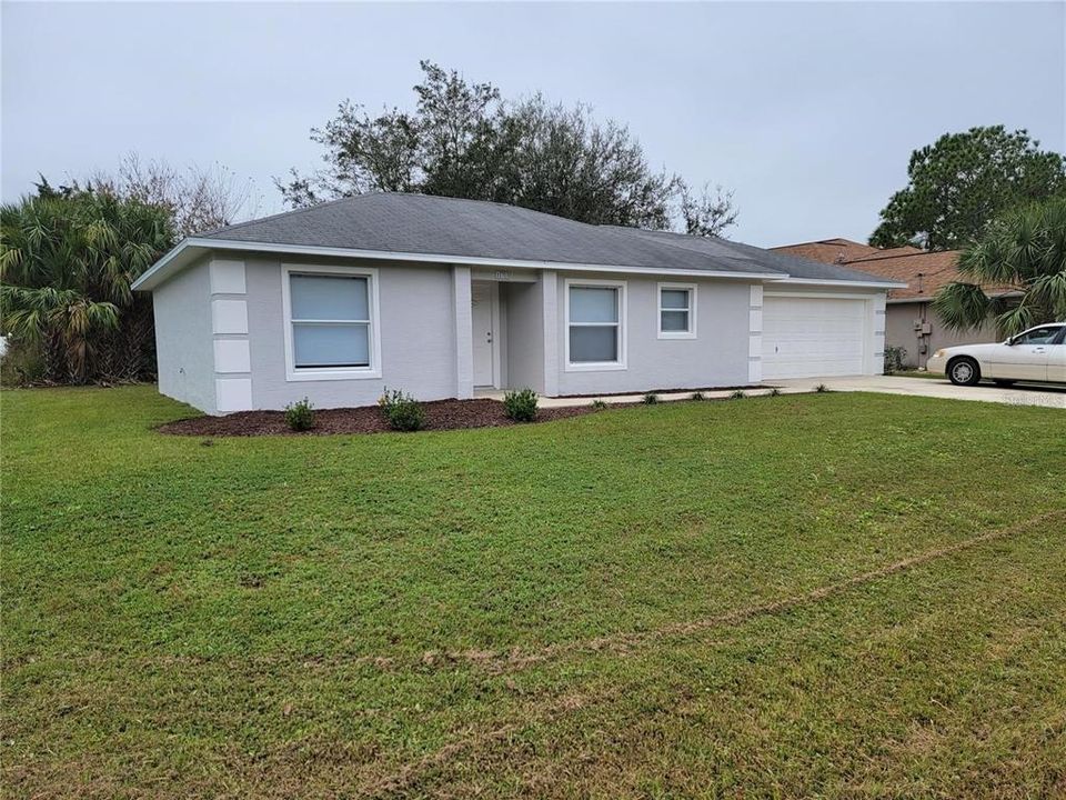 Recently Rented: $1,800 (3 beds, 2 baths, 1029 Square Feet)