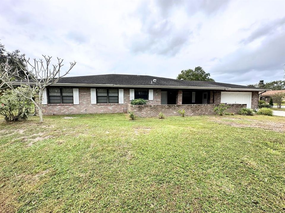 Recently Rented: $2,150 (3 beds, 2 baths, 1912 Square Feet)