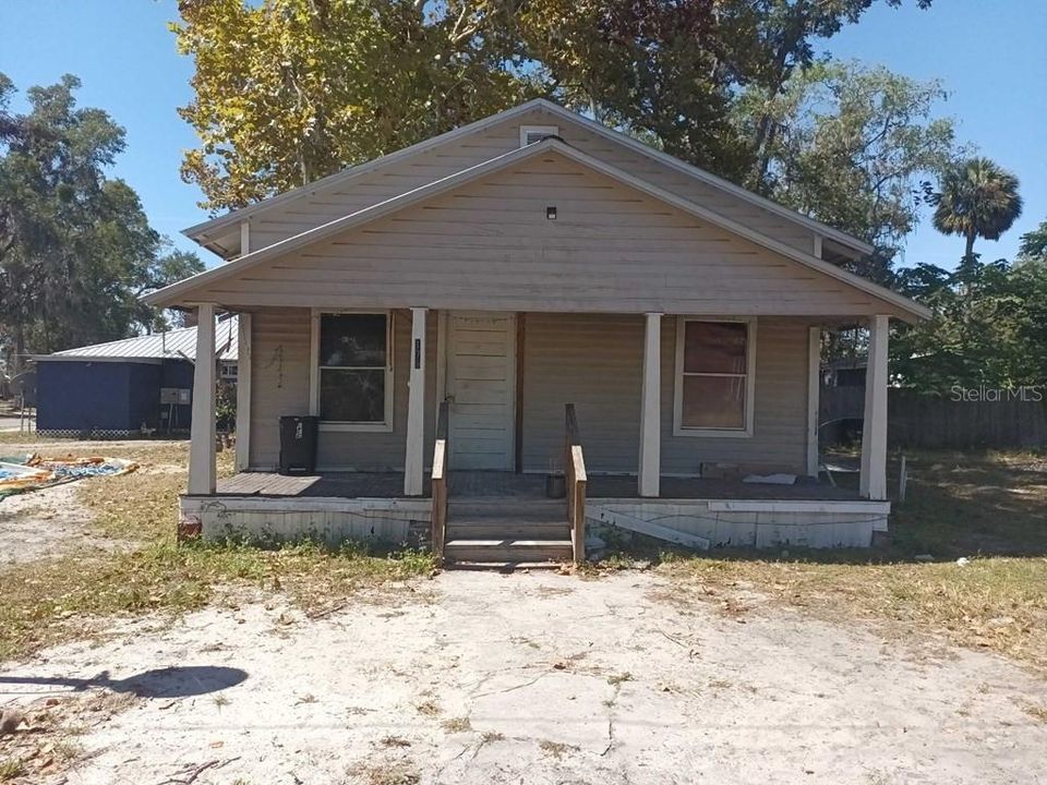 For Sale: $79,000 (3 beds, 1 baths, 864 Square Feet)