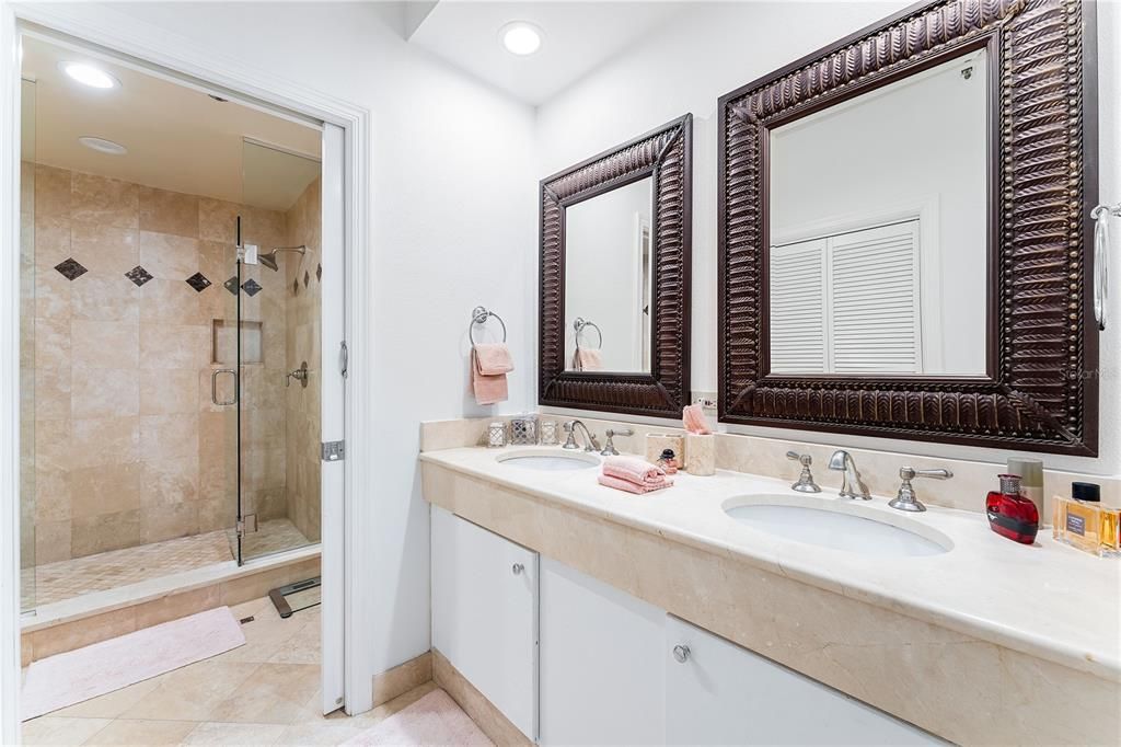 Active With Contract: $1,160,000 (2 beds, 2 baths, 1293 Square Feet)