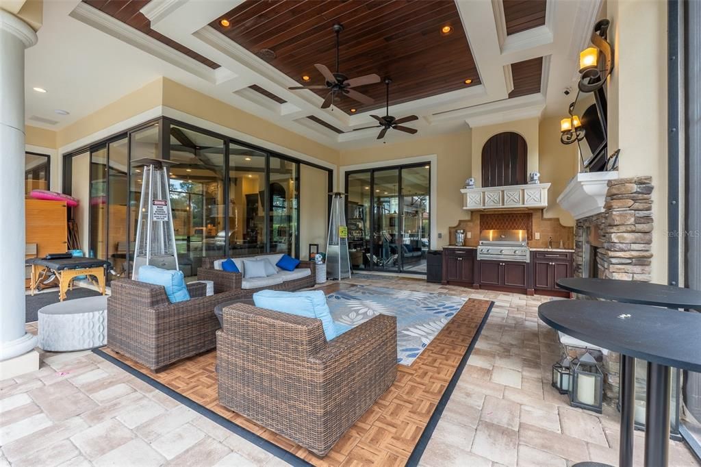 Recently Sold: $2,200,000 (5 beds, 4 baths, 5871 Square Feet)