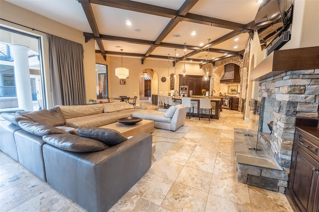 Recently Sold: $2,200,000 (5 beds, 4 baths, 5871 Square Feet)