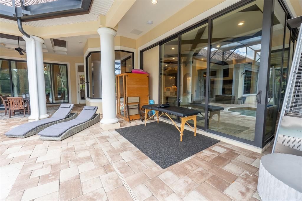 Recently Sold: $2,200,000 (5 beds, 4 baths, 5871 Square Feet)