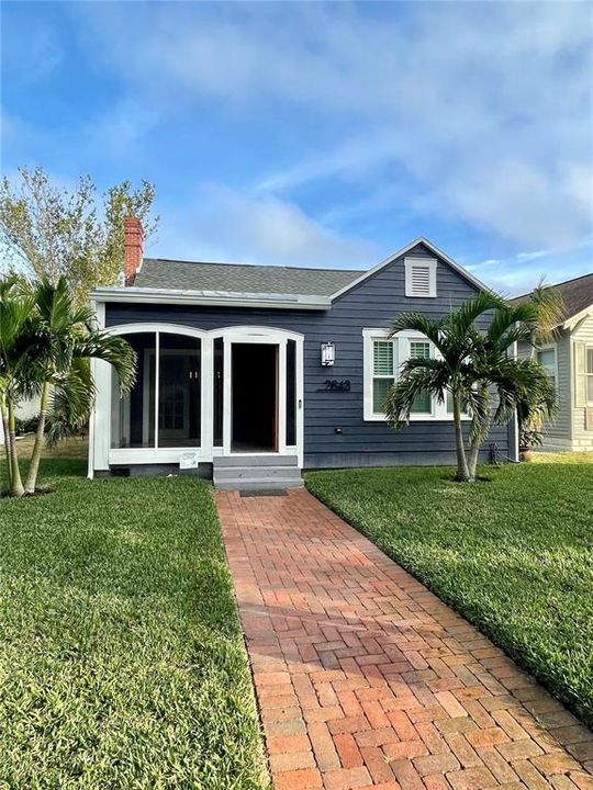 Recently Sold: $825,000 (3 beds, 2 baths, 1724 Square Feet)