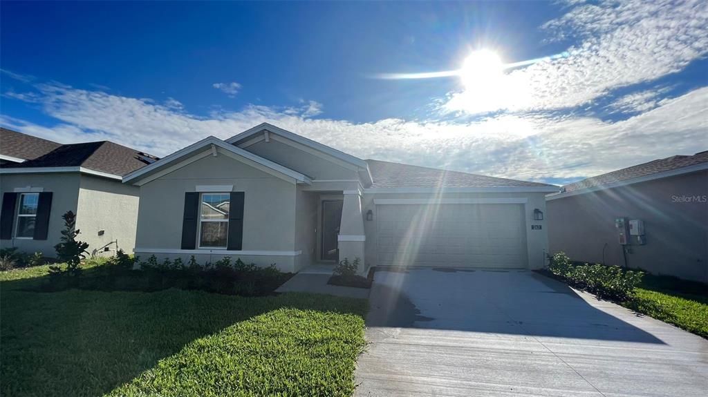 Recently Rented: $2,300 (3 beds, 2 baths, 1555 Square Feet)