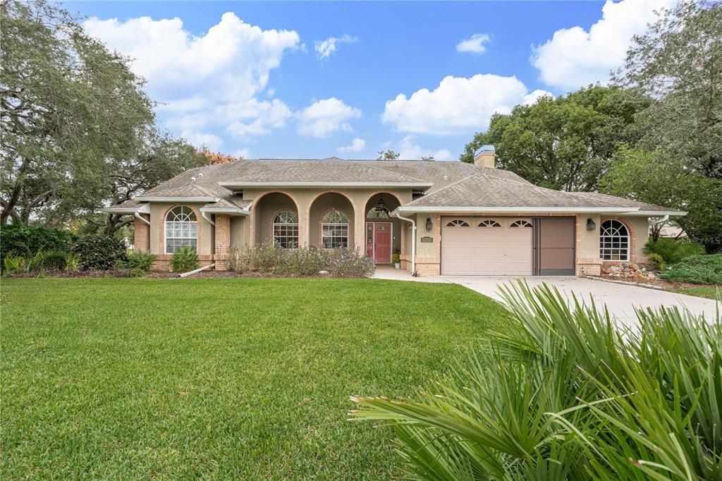 Recently Sold: $465,000 (3 beds, 2 baths, 2287 Square Feet)