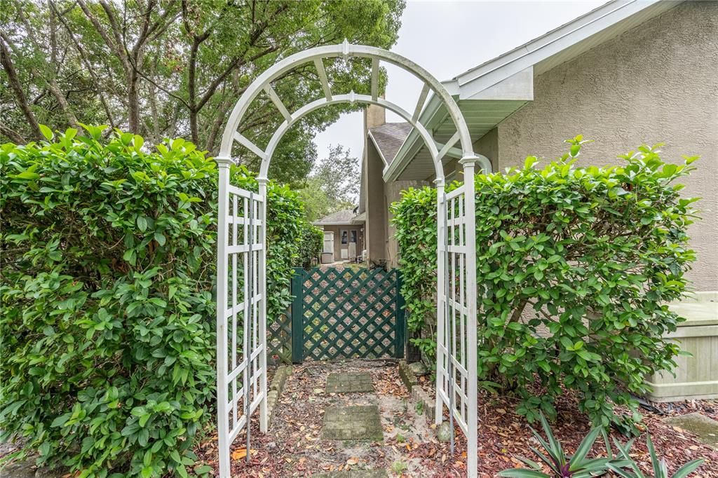 Recently Sold: $465,000 (3 beds, 2 baths, 2287 Square Feet)
