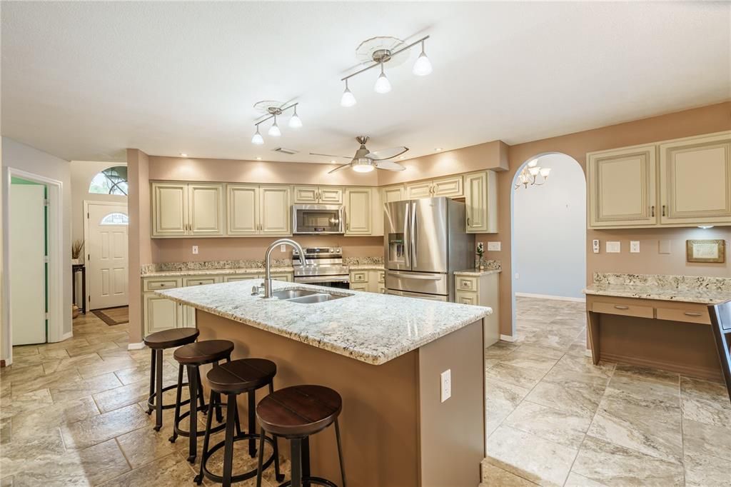 Recently Sold: $465,000 (3 beds, 2 baths, 2287 Square Feet)