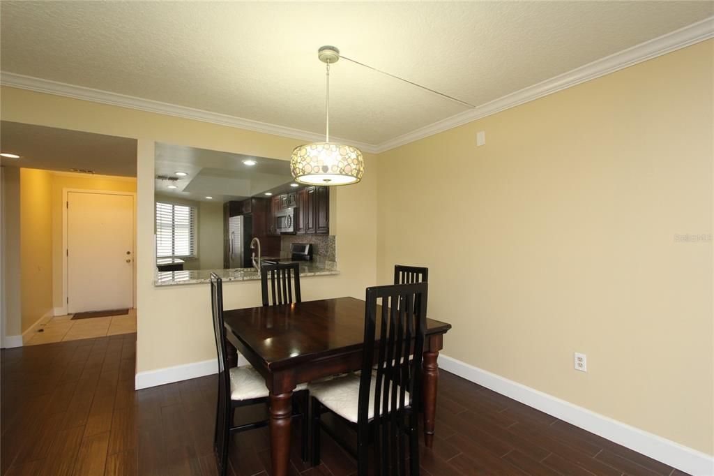 For Sale: $275,000 (2 beds, 2 baths, 1065 Square Feet)