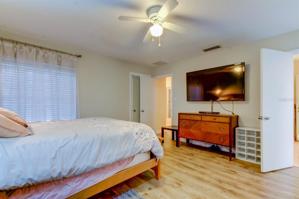 Recently Rented: $3,000 (2 beds, 2 baths, 1656 Square Feet)