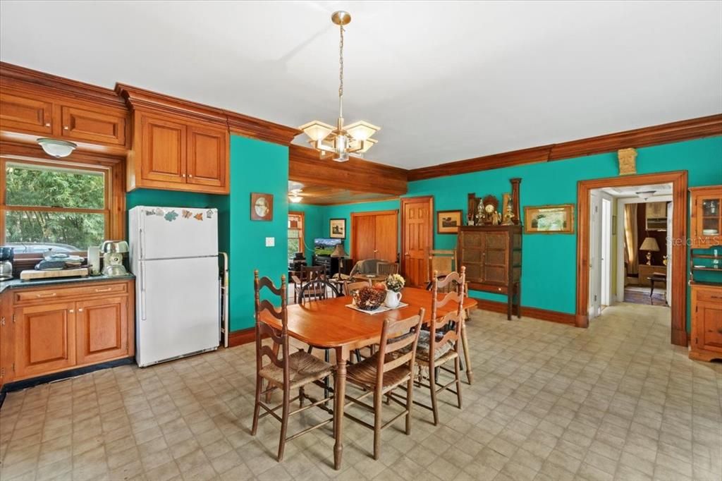 For Sale: $385,000 (3 beds, 2 baths, 2064 Square Feet)