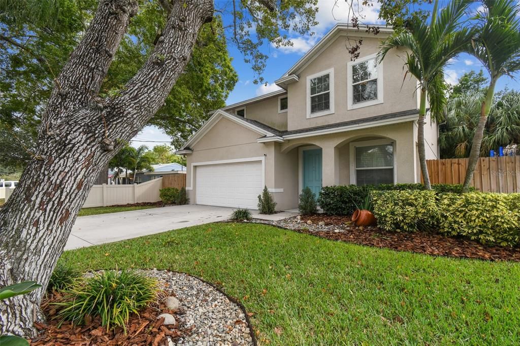 Recently Sold: $675,000 (4 beds, 2 baths, 2370 Square Feet)