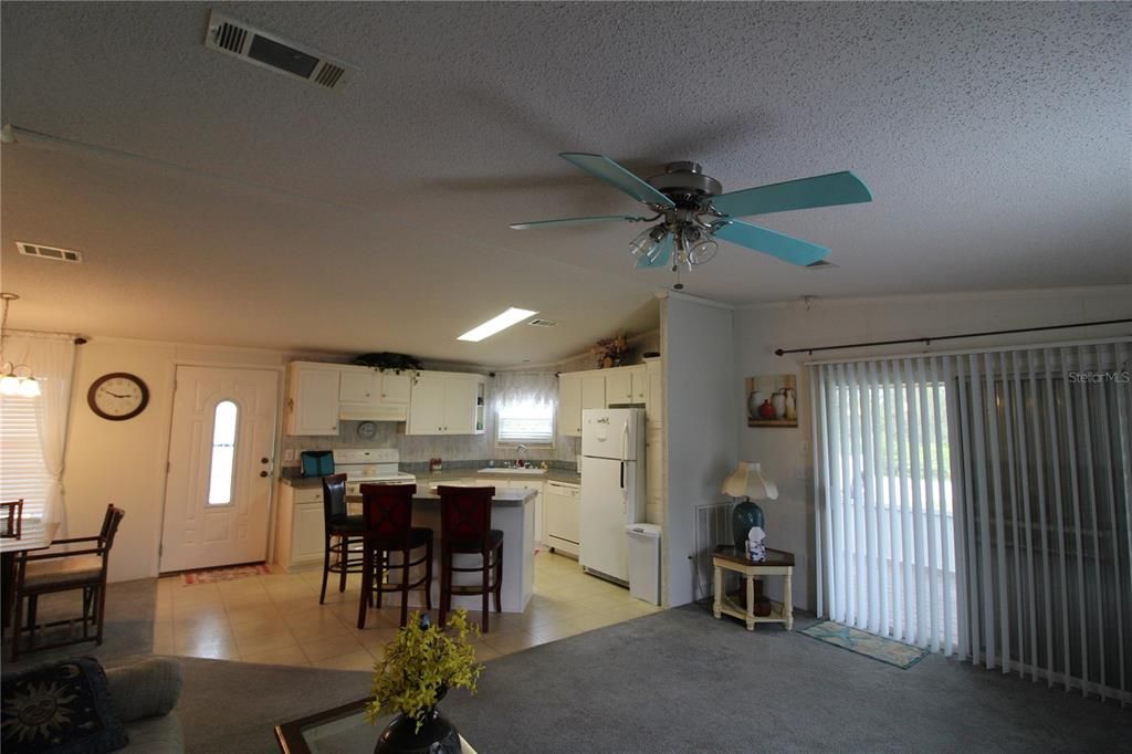 For Sale: $149,000 (2 beds, 2 baths, 960 Square Feet)