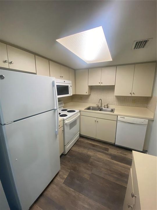 Recently Rented: $1,500 (1 beds, 1 baths, 550 Square Feet)