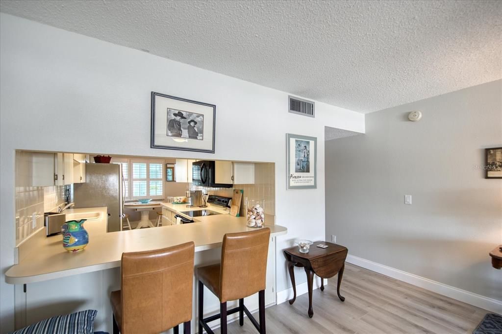 For Sale: $449,000 (2 beds, 2 baths, 1000 Square Feet)