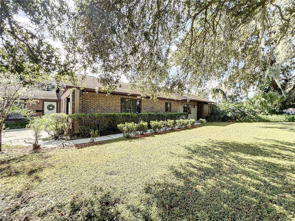 Front of Home and In-Law- Suite to the left