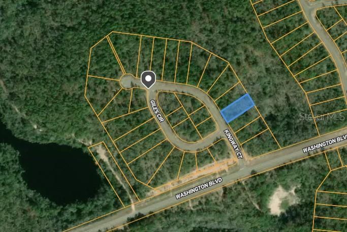 На продажу: $26,000 (0.37 acres)