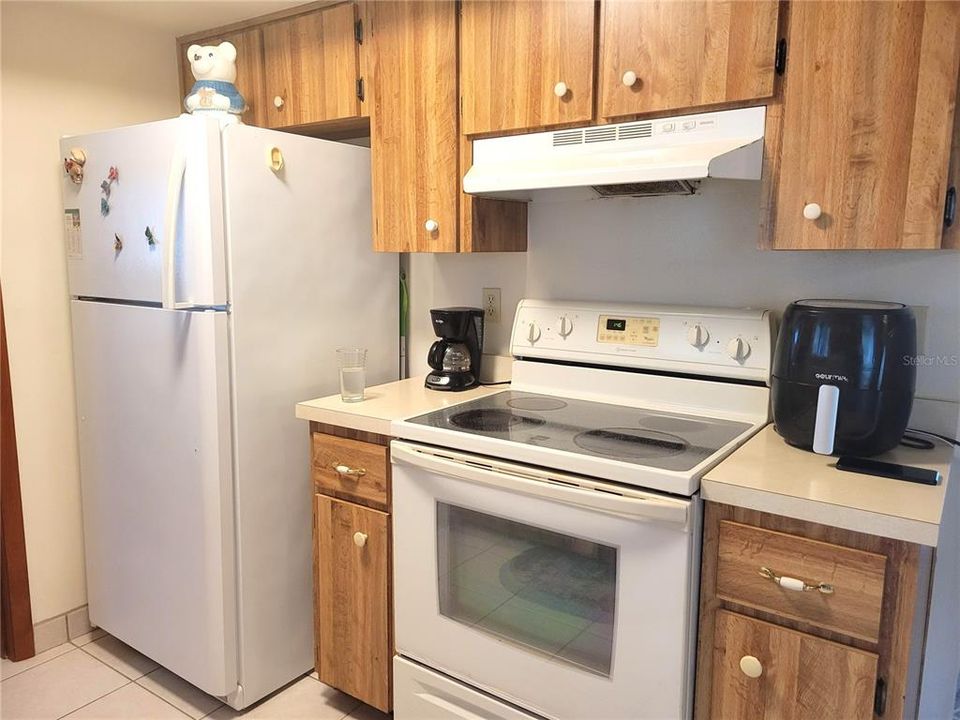 Active With Contract: $139,000 (2 beds, 2 baths, 936 Square Feet)