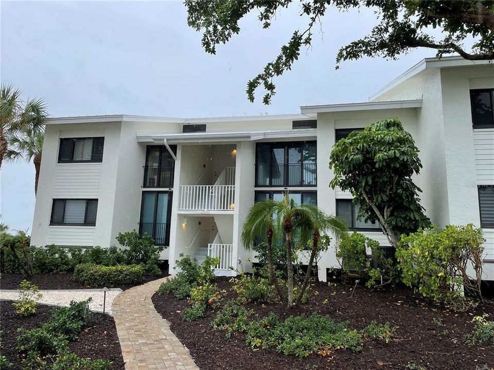 Recently Sold: $3,375,000 (3 beds, 3 baths, 2466 Square Feet)