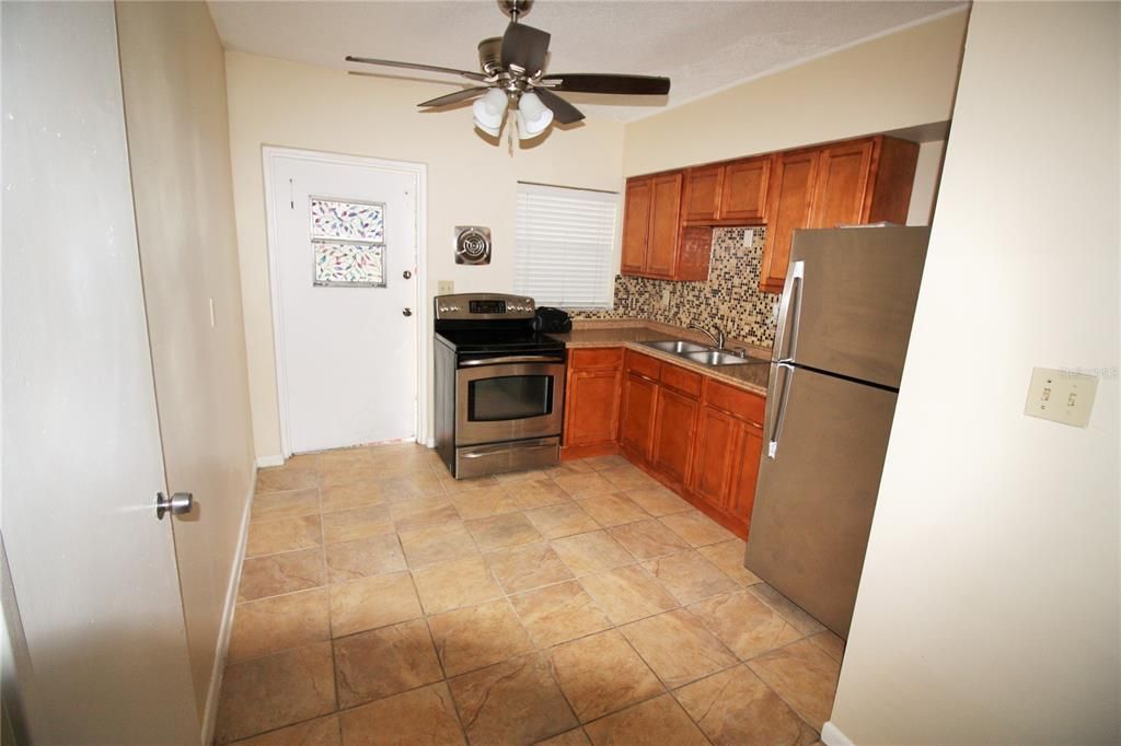 For Sale: $129,900 (2 beds, 1 baths, 754 Square Feet)