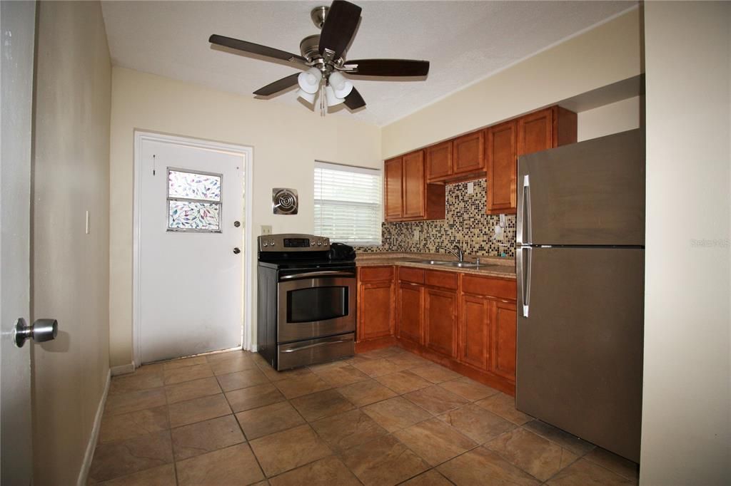 For Sale: $129,900 (2 beds, 1 baths, 754 Square Feet)