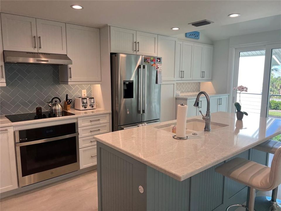 Recently Sold: $2,495,000 (2 beds, 2 baths, 1293 Square Feet)