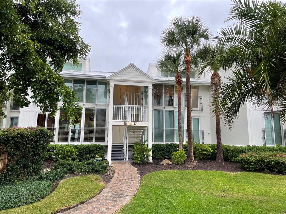 Recently Sold: $2,495,000 (2 beds, 2 baths, 1293 Square Feet)
