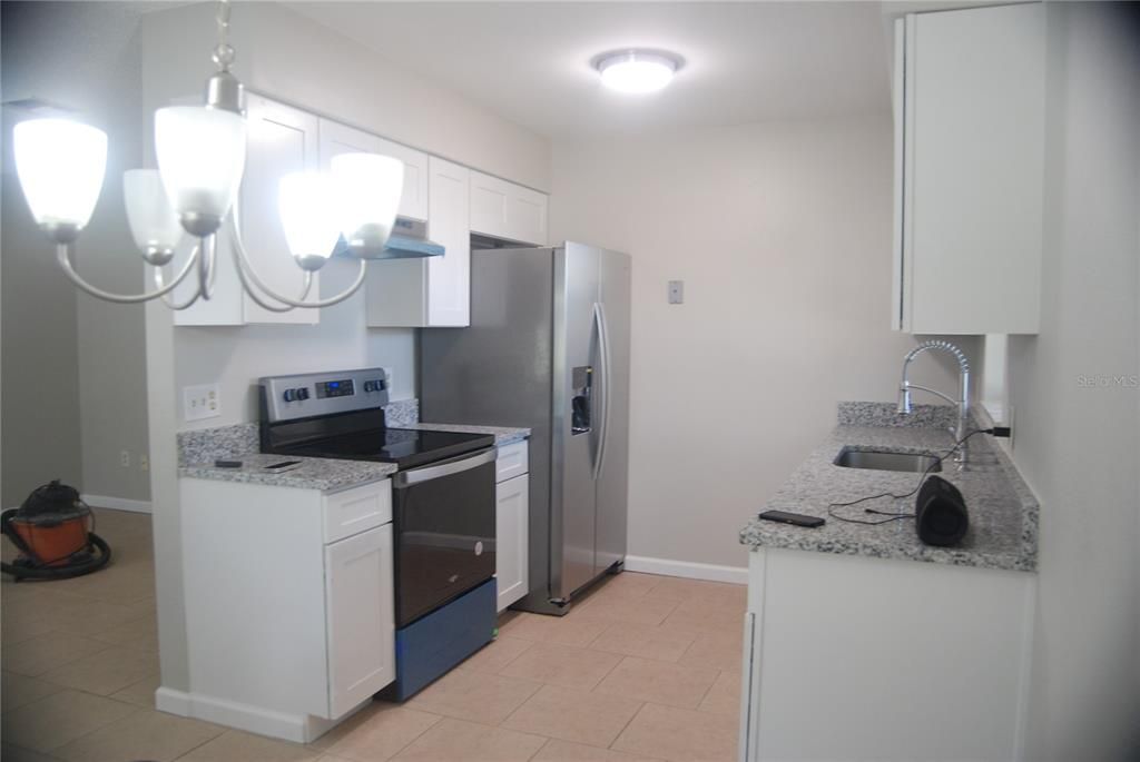 Active With Contract: $265,900 (3 beds, 1 baths, 1074 Square Feet)