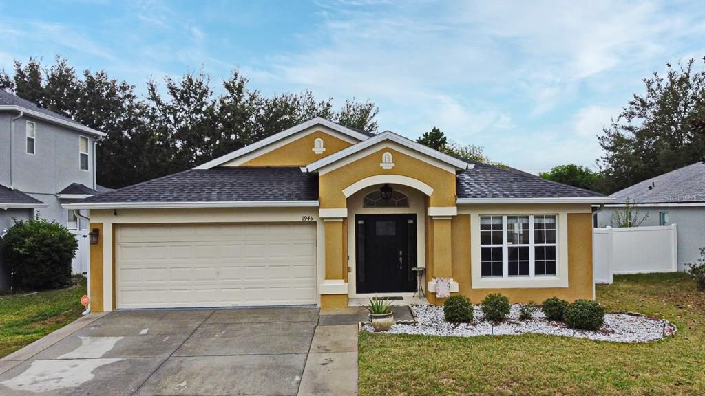 Recently Sold: $475,000 (4 beds, 2 baths, 1959 Square Feet)