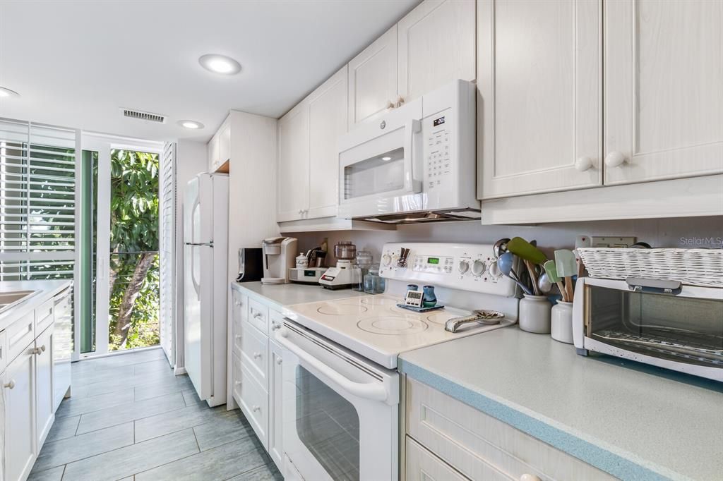 Recently Sold: $1,995,000 (2 beds, 2 baths, 1168 Square Feet)