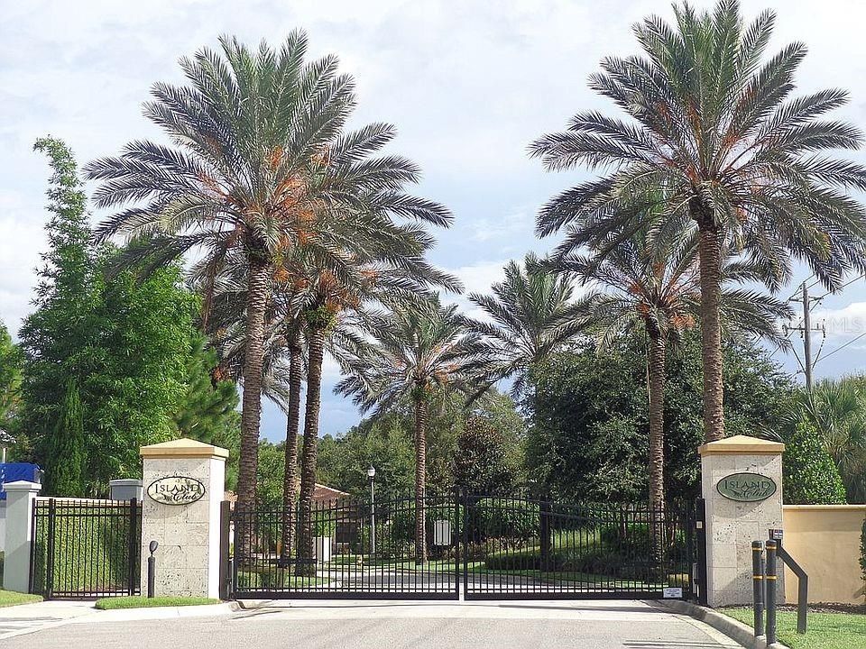 Entrance gate to Island Club community