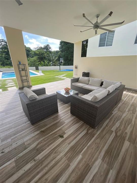 For Sale: $1,495,000 (4 beds, 3 baths, 4723 Square Feet)