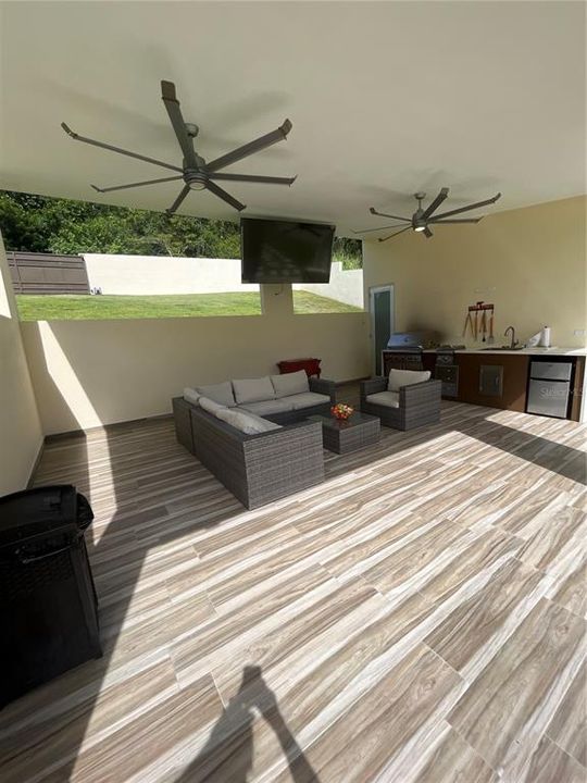 For Sale: $1,495,000 (4 beds, 3 baths, 4723 Square Feet)