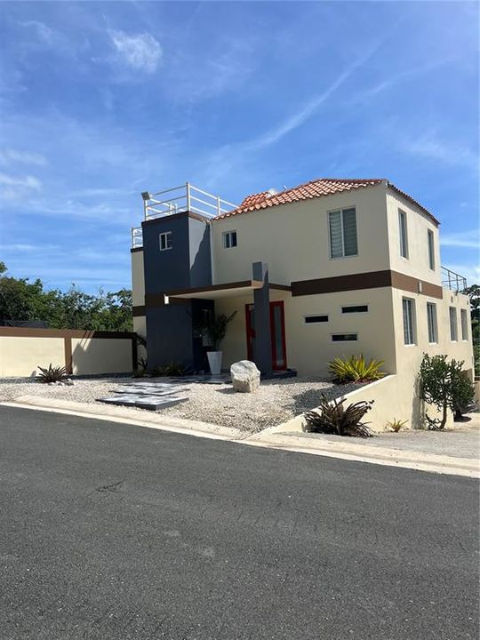 For Sale: $1,495,000 (4 beds, 3 baths, 4723 Square Feet)