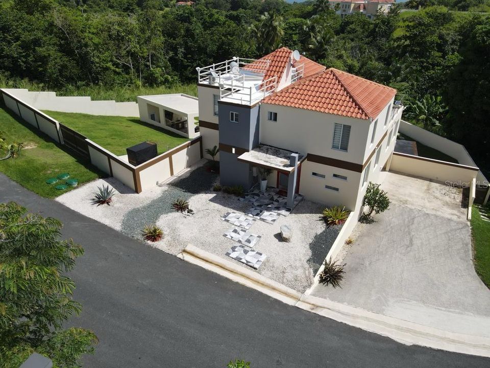 For Sale: $1,495,000 (4 beds, 3 baths, 4723 Square Feet)