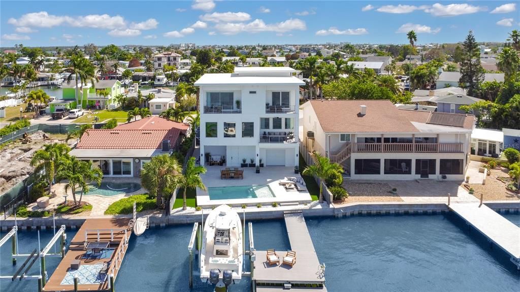 Recently Sold: $2,999,999 (4 beds, 4 baths, 3414 Square Feet)