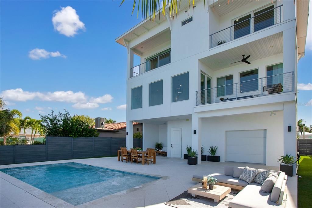 Recently Sold: $2,999,999 (4 beds, 4 baths, 3414 Square Feet)