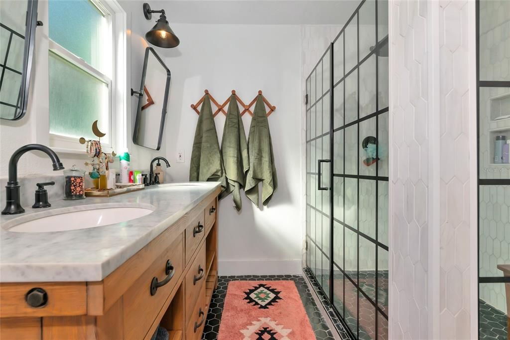 Recently Sold: $900,000 (3 beds, 2 baths, 1976 Square Feet)