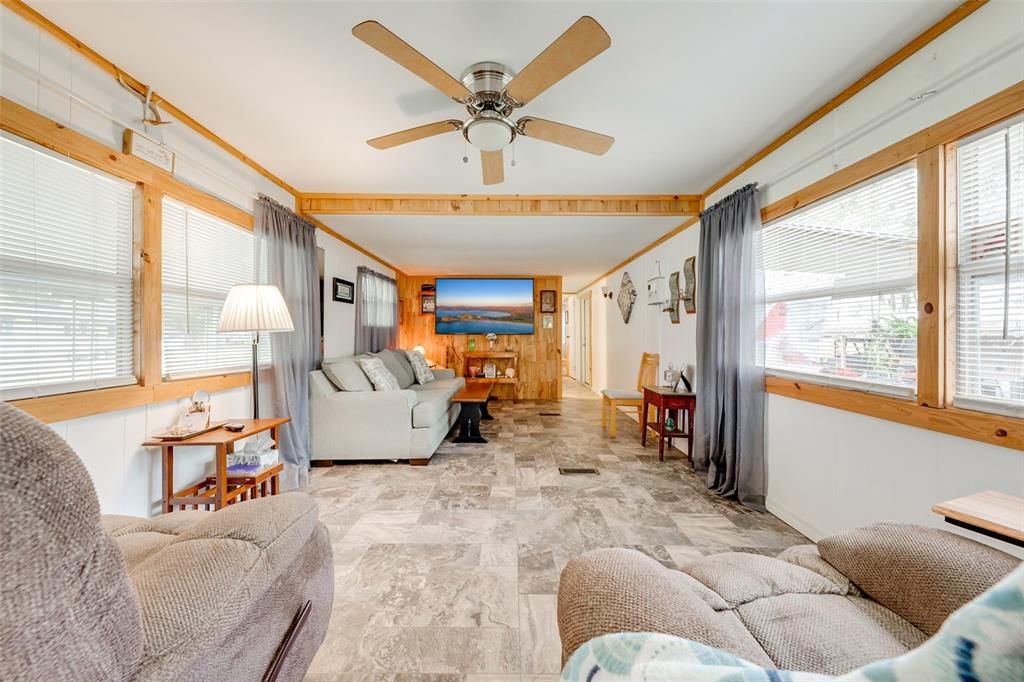 Recently Sold: $80,000 (1 beds, 1 baths, 672 Square Feet)