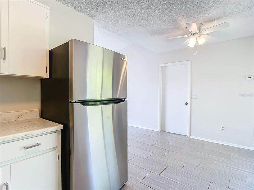 Active With Contract: $236,000 (2 beds, 1 baths, 838 Square Feet)