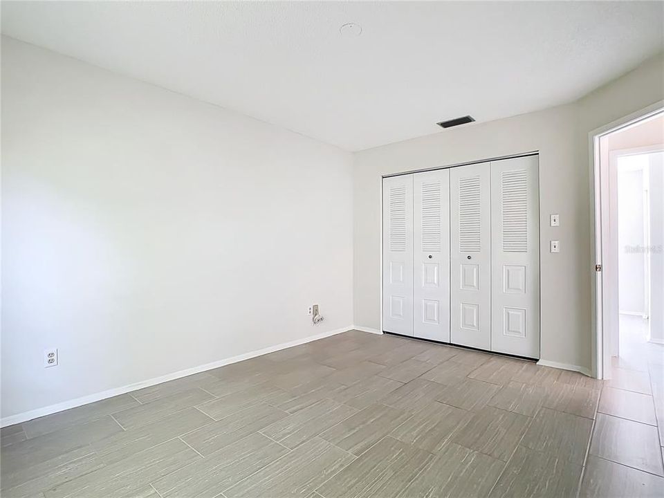 Active With Contract: $236,000 (2 beds, 1 baths, 838 Square Feet)